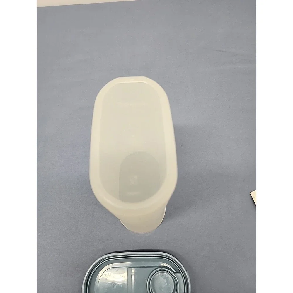 TUPPERWARE Slim Line 2 Quart Refrigerator Pitcher With Blue Flip Lid 2009C-1